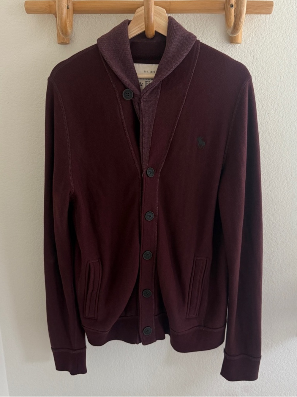 Abercrombie & Fitch burgundy long sleeve cardigan Size M preppy academia
